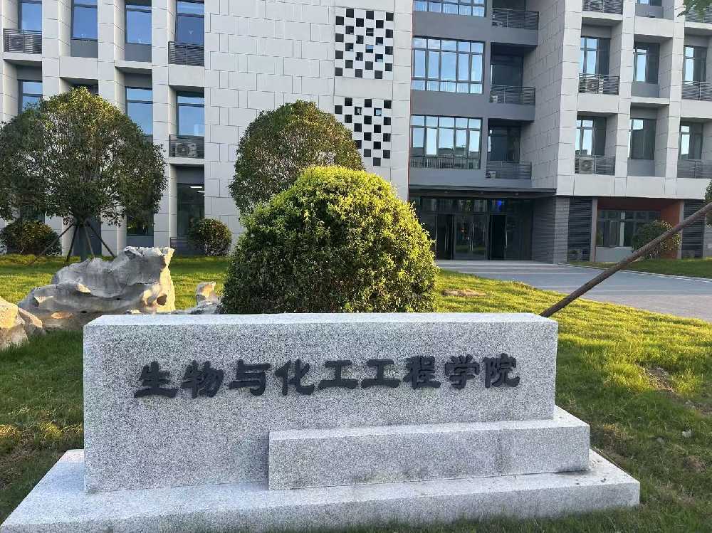 石屏县扬州职业大学体育场高杆灯项目